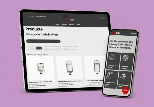 Laptop und Smartphone nebeneinander, die verschiedene Ausschnitte der Website Messfeld in der mobilen Version und Desktop zeigen